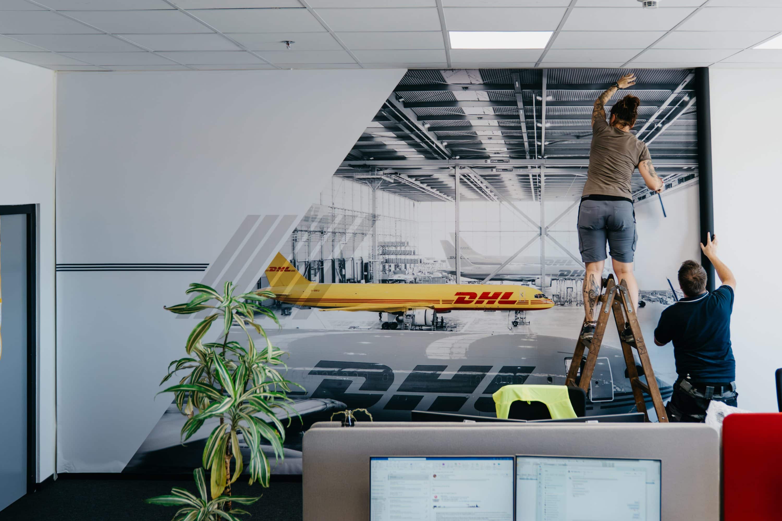 From White to World: How EasyOn® Wall Brings DHL’s Brand Universe into the Office with Impact
